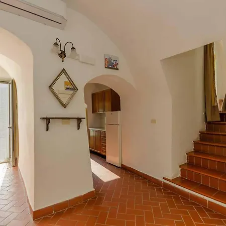 Madonna Incoronata Farm stay *